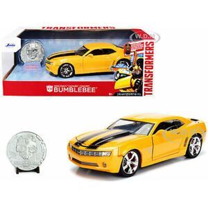 Jada Toys - 1:24 '06 Chevy Camaro - Transformers - Bumblebee with Coin